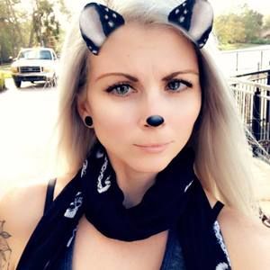 Meet your Posher, Adrienne